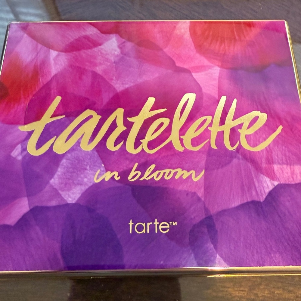 Tartelette in Bloom eyeshadow palette